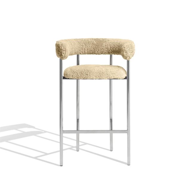 Møbel Copenhagen Font Barstol Med Armlæn 75 Cm Sheepskin Honey Poleret Stål Stel