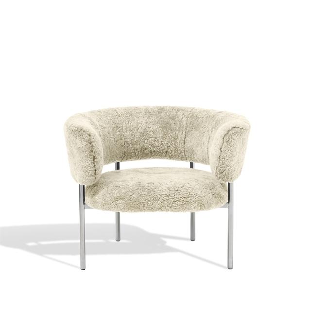 Møbel Copenhagen Font Lænestol Med Armlæn Sheepskin Oyster Poleret Stål Stel