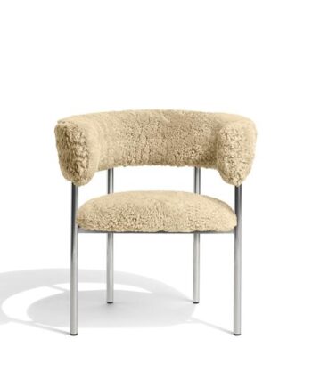 Møbel Copenhagen Font Spisebordsstol Med Armlæn Sheepskin Honey Poleret Stål Stel