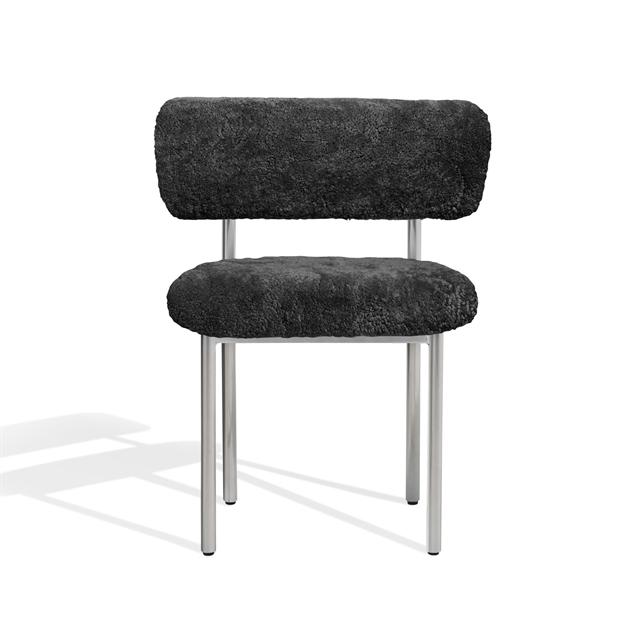 Møbel Copenhagen Font Spisebordsstol Sheepskin Grå Poleret Stål Stel