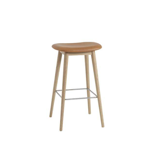 Muuto Fiber Barstol Med Træ Base Læder Polstret Cognac Eg H76 Cm