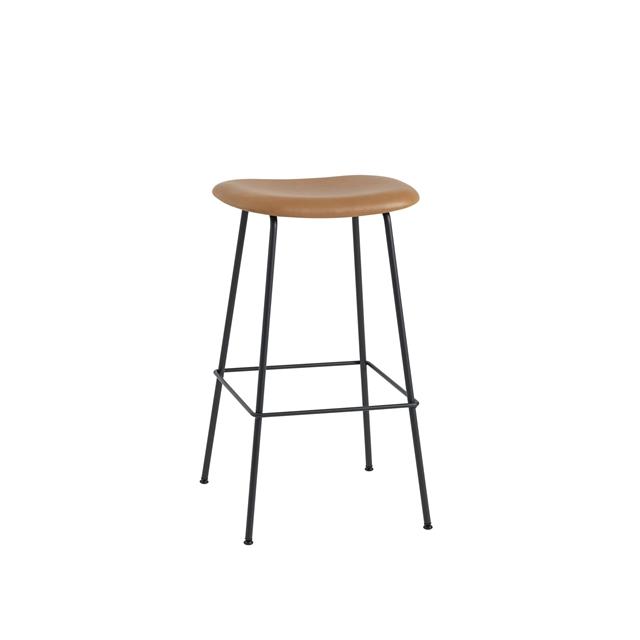 Muuto Fiber Barstol Med Tube Base Læder Polstret Cognac Sort H76 Cm