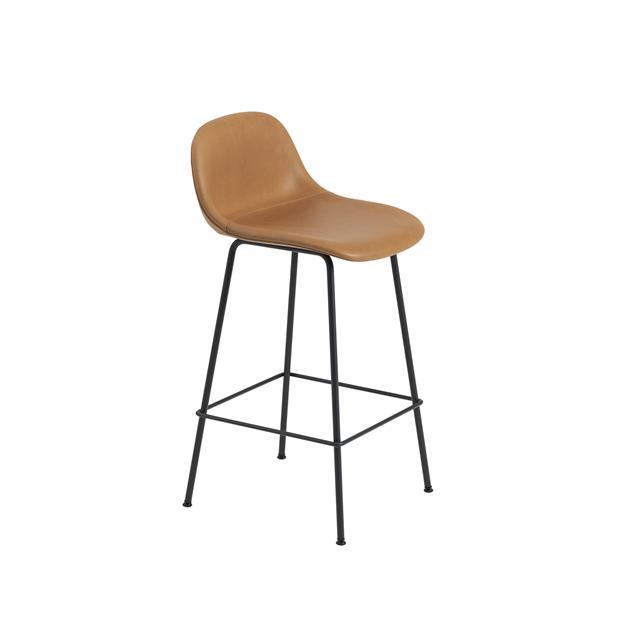 Muuto Fiber Barstol Med Tube Base Og Ryglæn Læder Polstret Cognac Sort H87 Cm