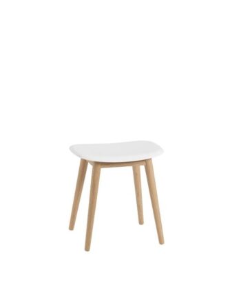 Muuto Fiber Skammel Med Træ Base Hvid Eg