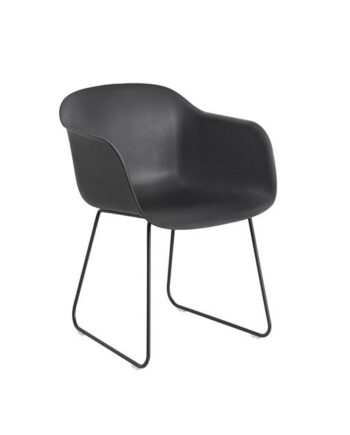 Muuto Fiber Spisebordsstol Med Armlæn Og Sled Base Sort