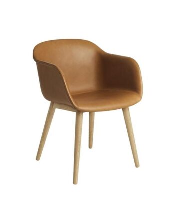 Muuto Fiber Spisebordsstol Med Armlæn Og Træ Base Læder Polstret Cognac Eg