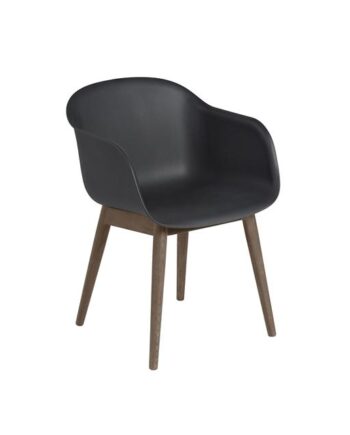 Muuto Fiber Spisebordsstol Med Armlæn Og Træ Base Mørk Brun
