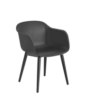 Muuto Fiber Spisebordsstol Med Armlæn Og Træ Base Sort