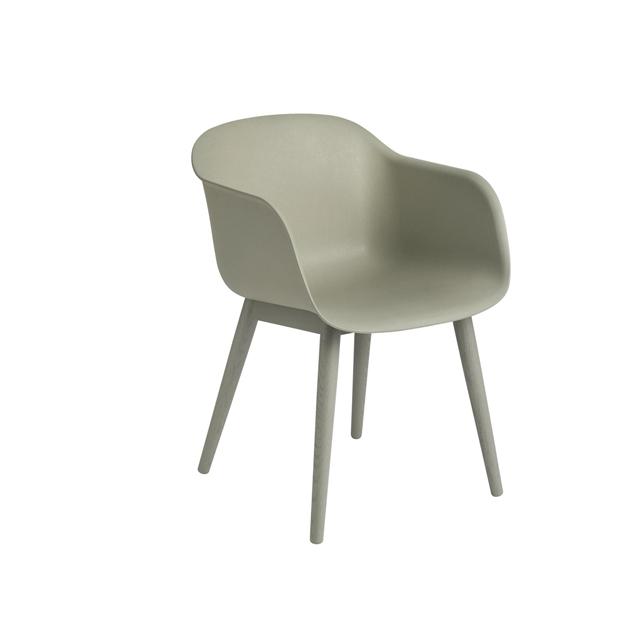 Muuto Fiber Spisebordsstol Med Armlæn Og Træ Base Støvet Grøn