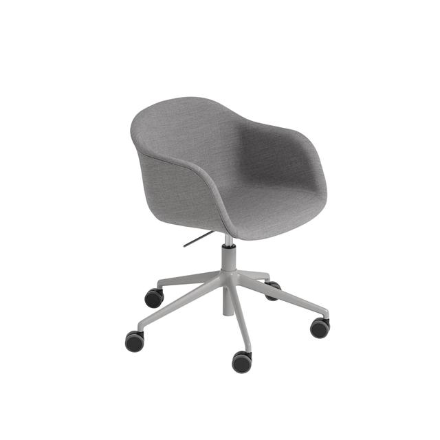 Muuto Fiber Spisebordsstol Med Armlæn Swivel Base Og Hjul Polstret Remix 133 Grå