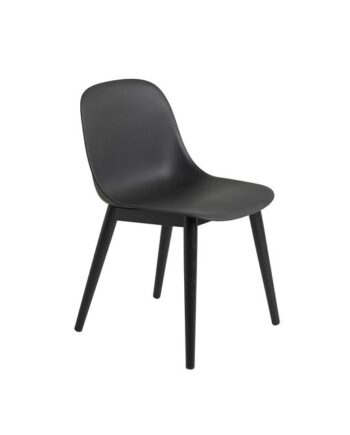 Muuto Fiber Spisebordsstol Med Træ Base Sort