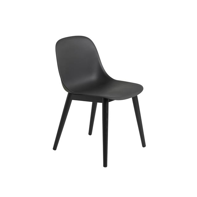 Muuto Fiber Spisebordsstol Med Træ Base Sort