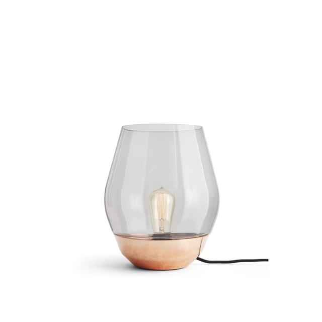 New Works Bowl Bordlampe Rå Kobber Med Røget Glas Skærm