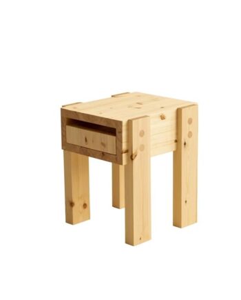 Vaarnii 003 Stilts Sidebord Fyrretræ