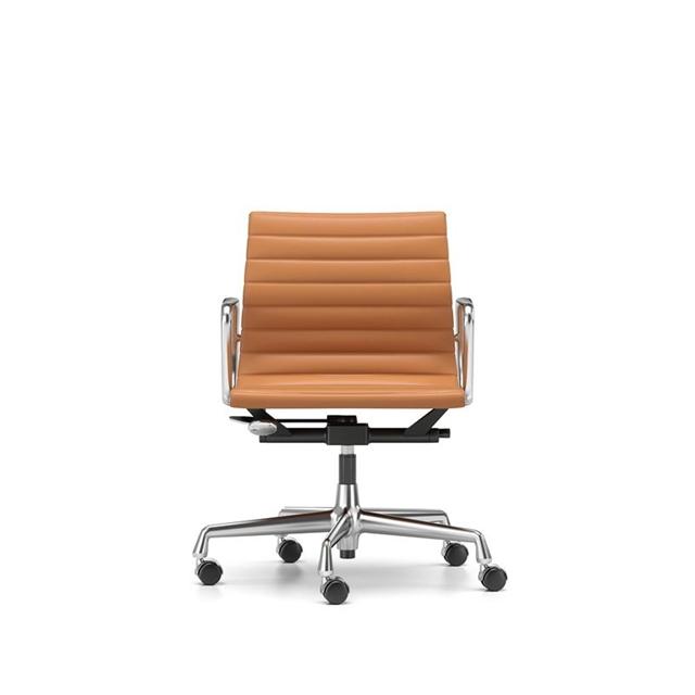 Vitra Ea 118 Kontorstol Med Swivel Armlæn Vippemekanisme Cognac L50 Premium Læder Krom Stel