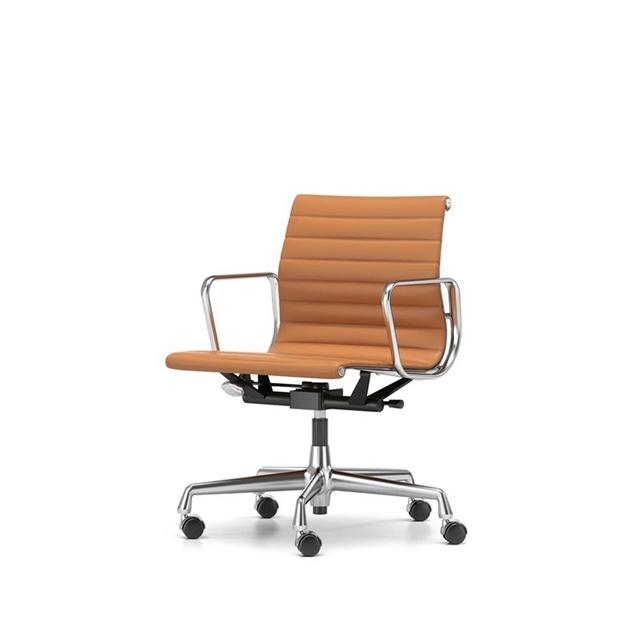 Vitra Ea 118 Kontorstol Med Swivel Armlæn Vippemekanisme Cognac Læder Krom Stel