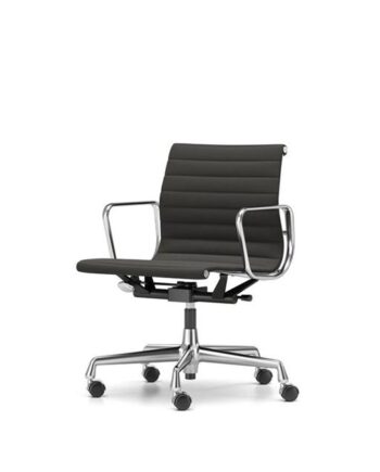 Vitra Ea118 Kontorstol Med Swivel Armlæn Vippemekanisme Sort Læder Krom Stel