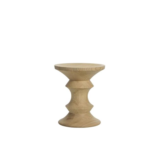 Vitra Eames Stool Model Skammel Natural Kastanje