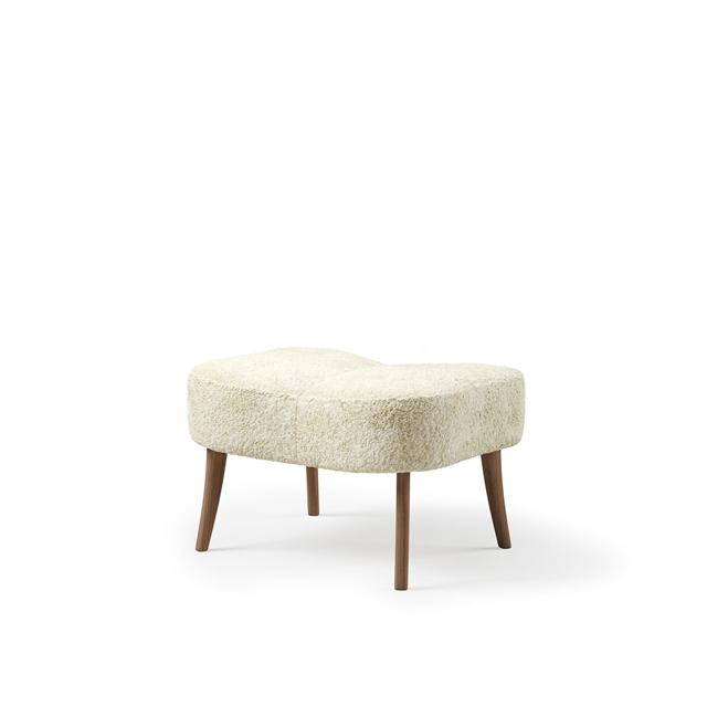 Warm Nordic Pragh Puf Sheepskin Off White Natural Oileret Eg