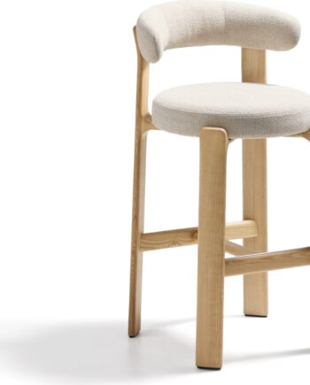 Barstol Med Ryglæn Kave Home Granite Massiv Asketræsramme  Beige Chenille  Sædehøjde 75 Cm