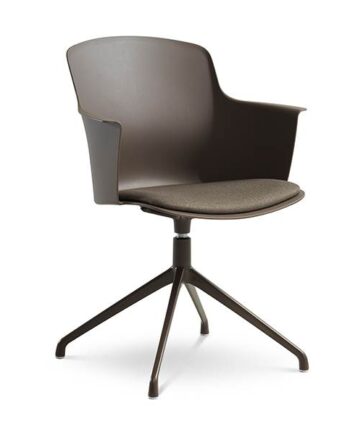 Erling Christensen Møbler Mia Dining Chair   Armlæn   Pude Brun Svirvel Brun : Erling Christensen Møbler  : Erling Christensen Møbler