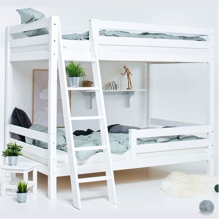 Hoppekids Eco Luxury Høj Køjeseng Med Skrå Stige Og Sengehest 120   200 Cm  : Erling Christensen Møbler