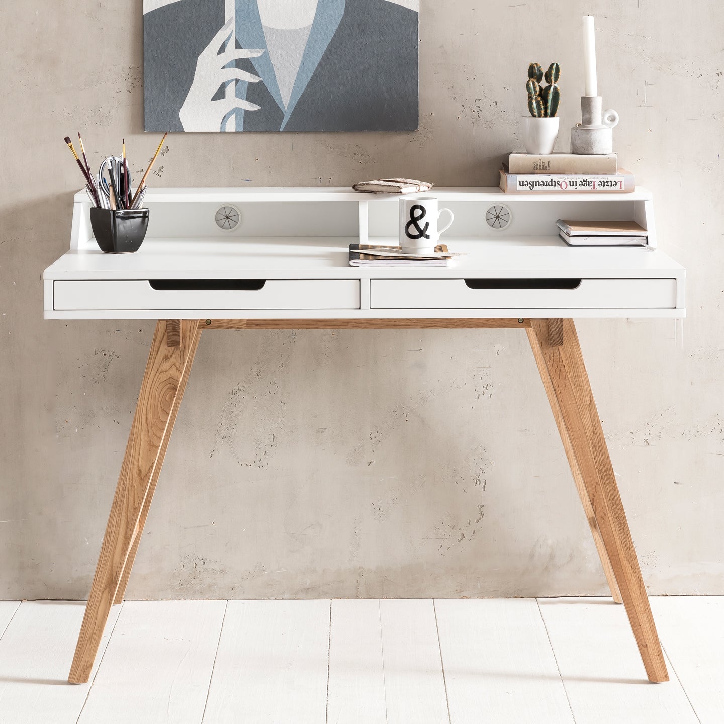 Hvidt Skrivebord Et Skandinavisk Retro-look