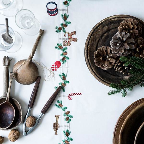 Langkilde Søn Juledug Med Broderi 140 240 Cm