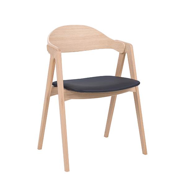 Pbj Designhouse Pbj Titan Spisebordsstol Med Finér Ryg Lakeret Lys Eg Stof : Erling Christensen Møbler  : Erling Christensen Møbler