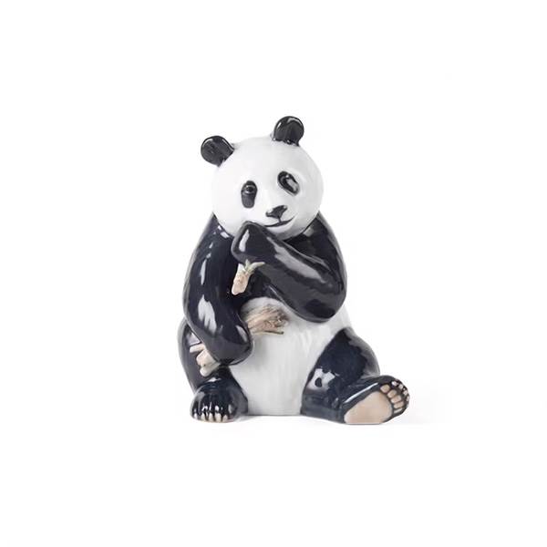 Royal Copenhagen Figurer Spisende Panda  18 Cm