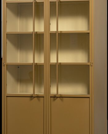 Vitrineskab Woood Exhibit Displayskab Honninggul  Mat Pulverlakeret Jern    Hylder  203x99x45 Cm