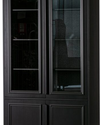 Vitrineskab Woood Organize Mat Sort  Massivt Fyrretræ Med Glaslåger Og Sprosser  Højdejusterbare Hylder  H215ã B110ã D44 Cm