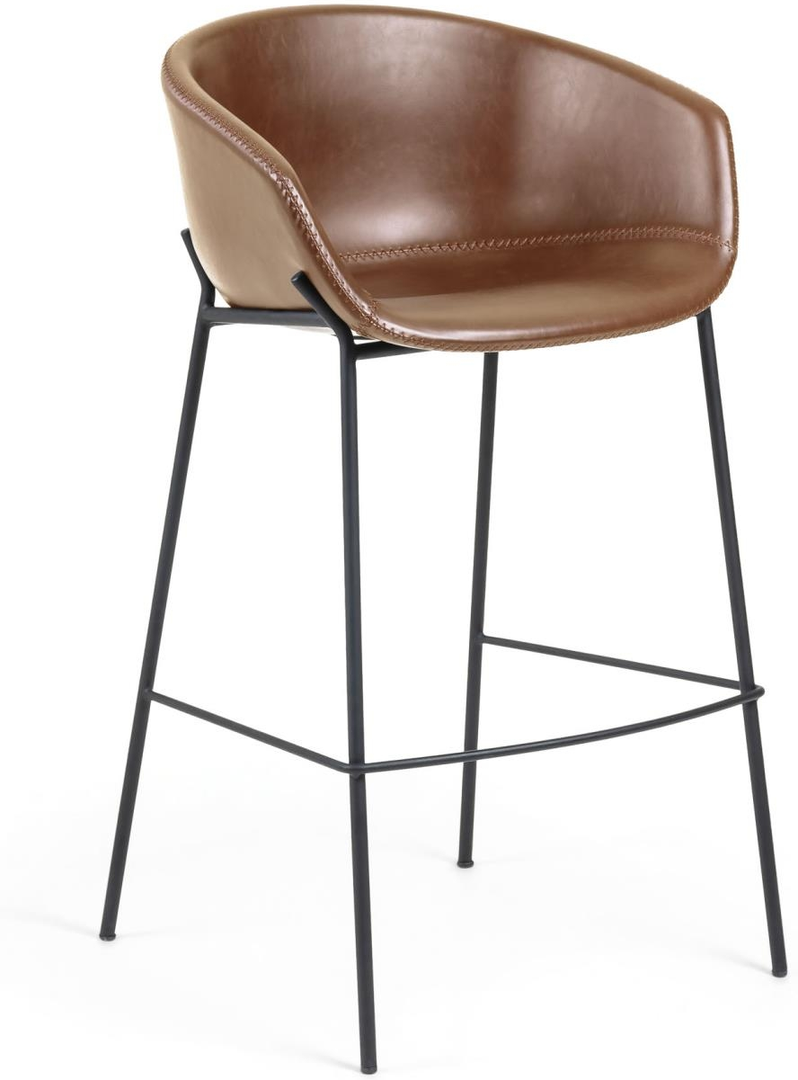 Barstol Kave Home Yvette Brun Pu-læder Med Sort Stel Armlæn Og Fodstøtte Moderne Nordisk Design