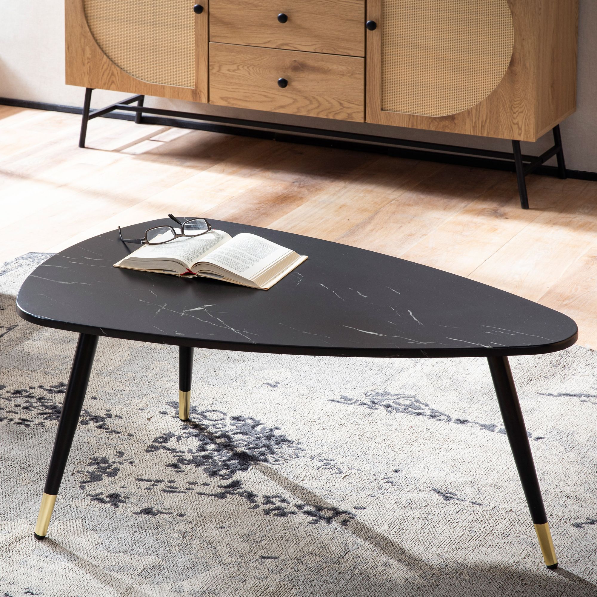 Elegant Trekantet Sofabord   Sort Marmorlook Med Slankt Metalstel  90x60x41 Cm