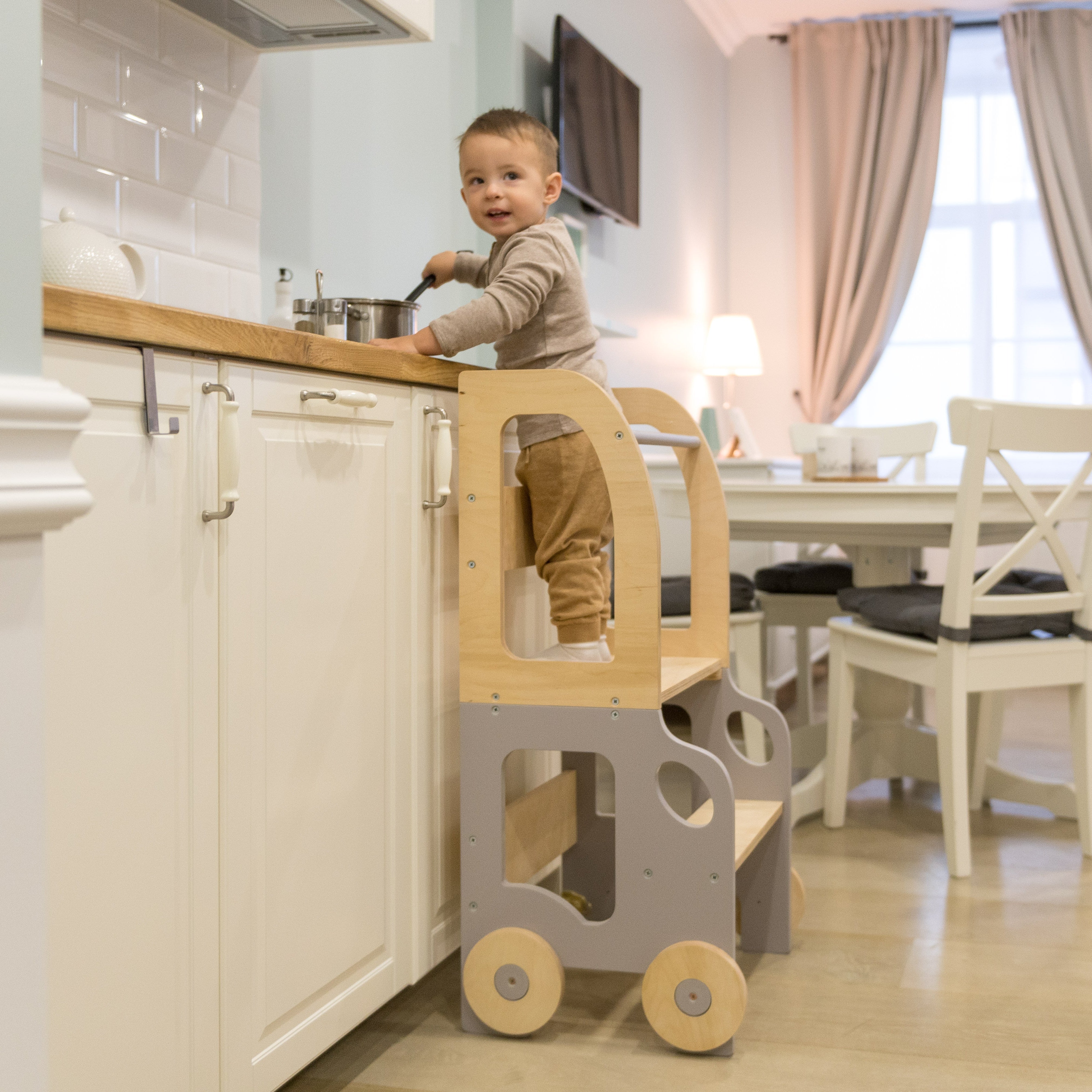 Køkkentrappe   Montessori-læringstårn: Bord  Stol Og Trappe   ét Til Barn  Grå Og Naturfarvet