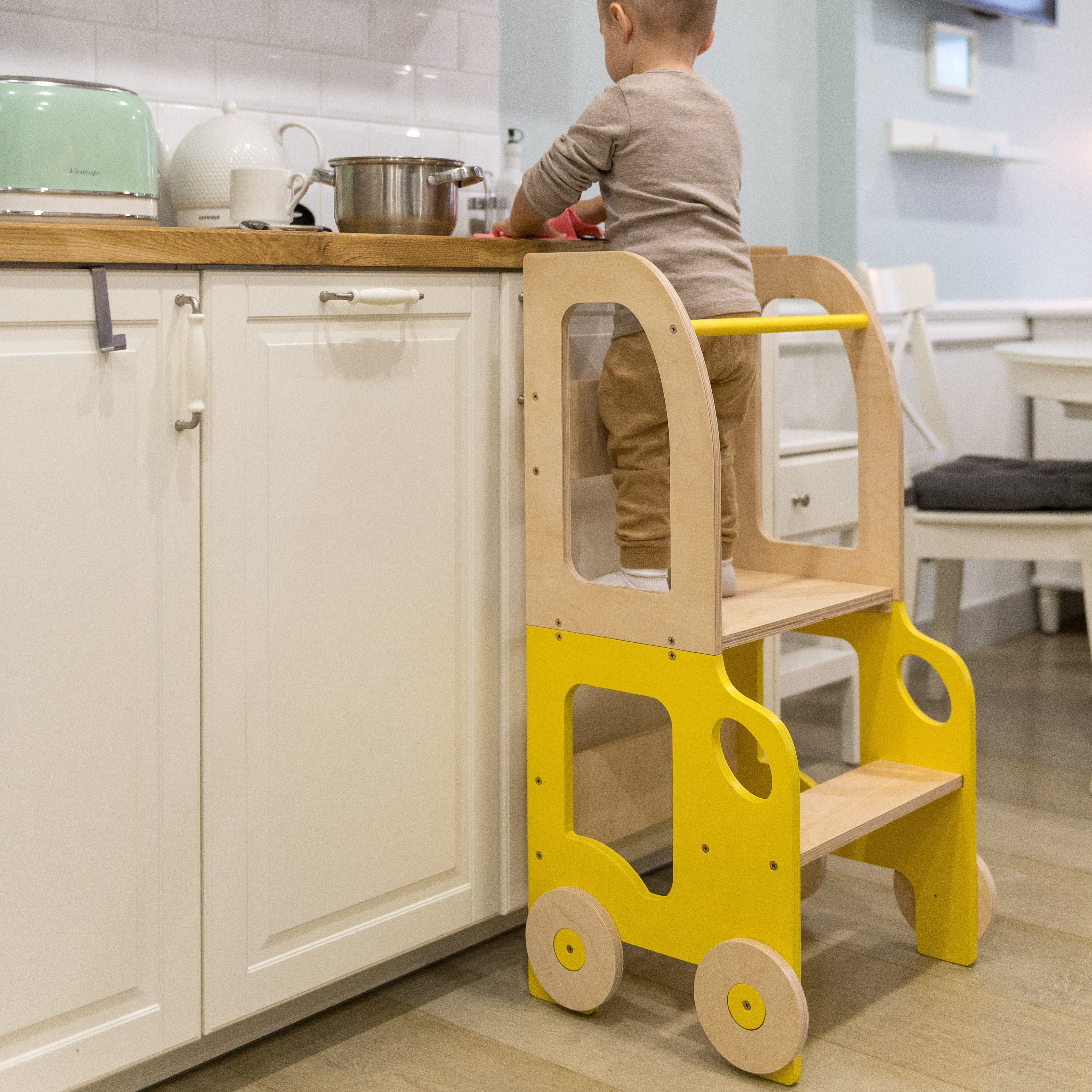 Køkkentrappe   Montessori-læringstårn: Bord  Stol Og Trappe   ét Til Barn  Gul Og Naturfarvet
