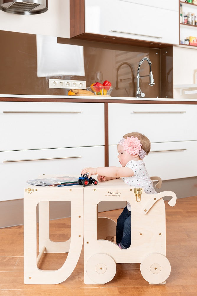 Montessori Køkkentrappe Til Barn  Lakeret Og Naturfarvet