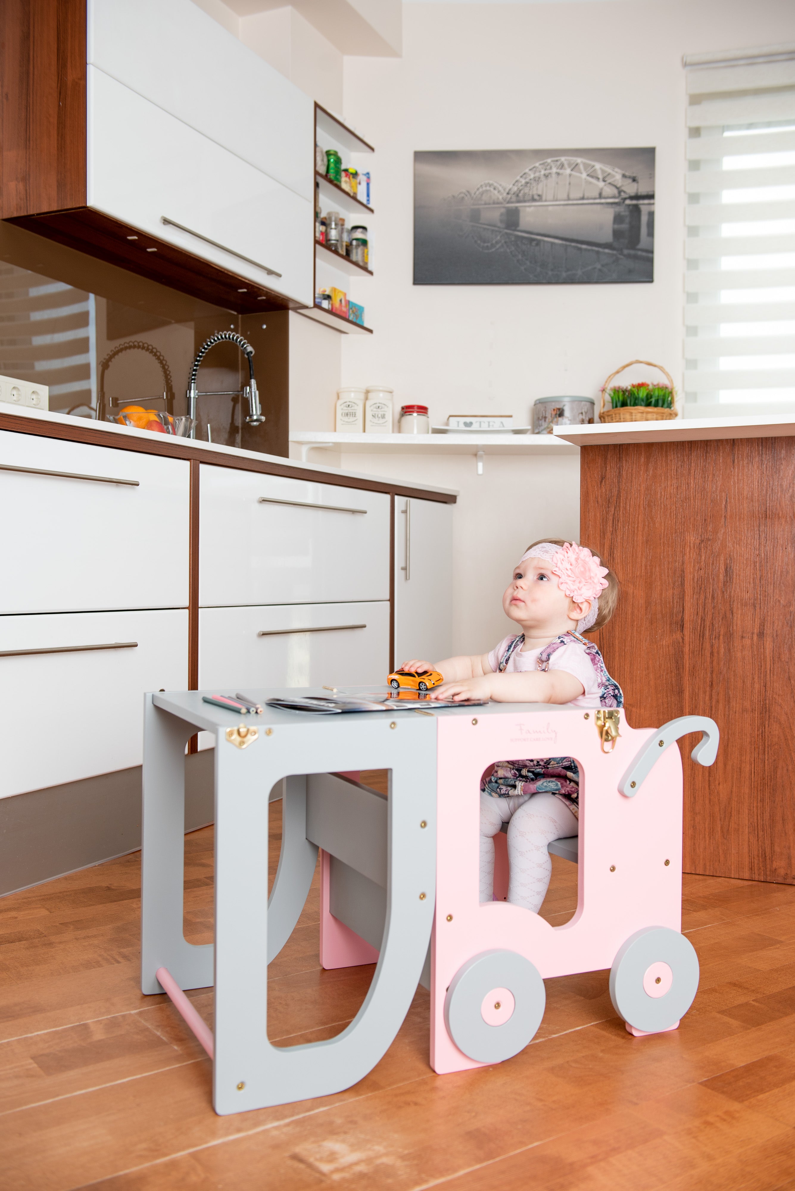 Montessori Køkkentrappe Til Barn  Pink Og Grå