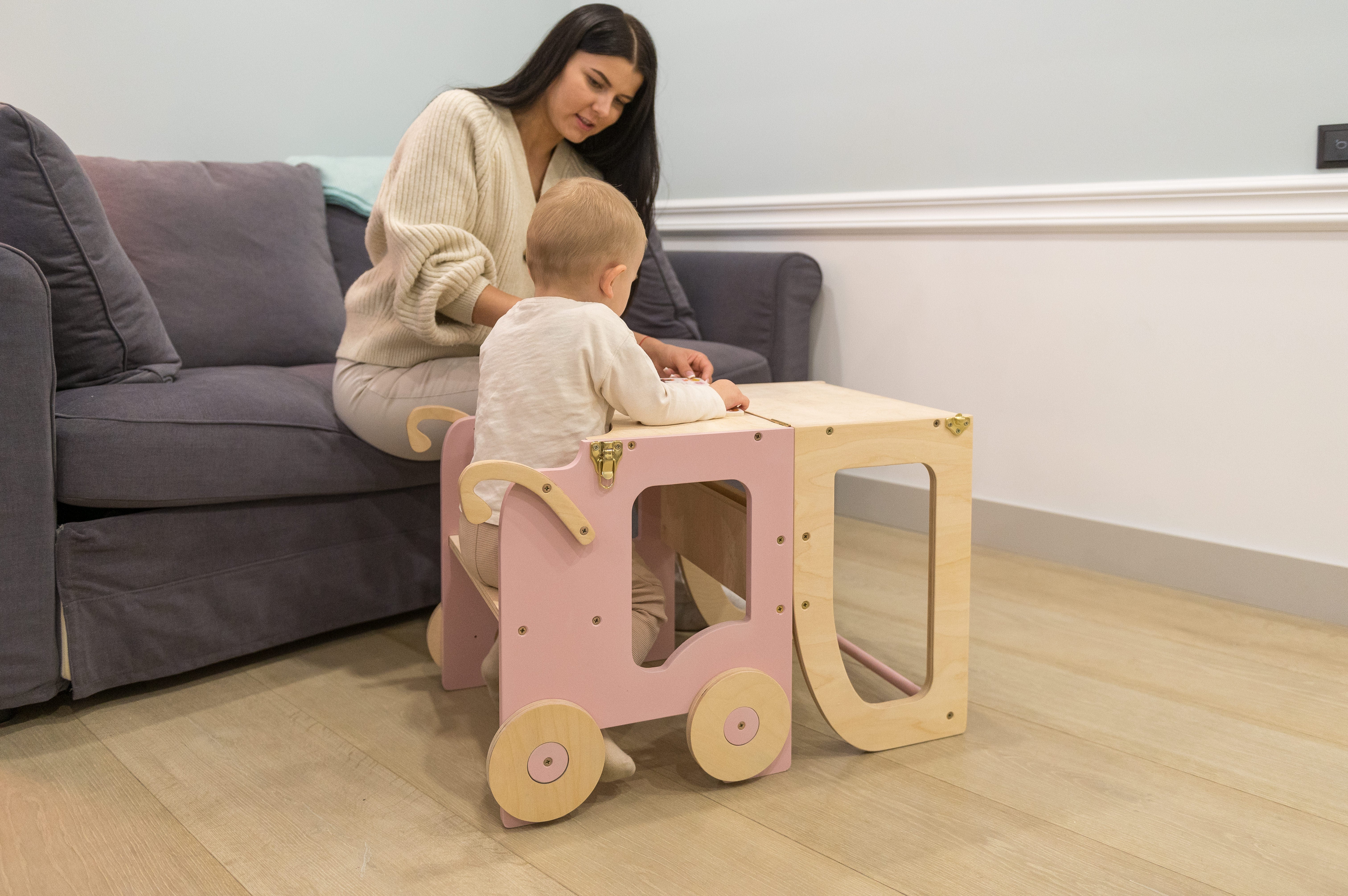 Montessori Køkkentrappe Til Barn  Pink Og Naturfarvet