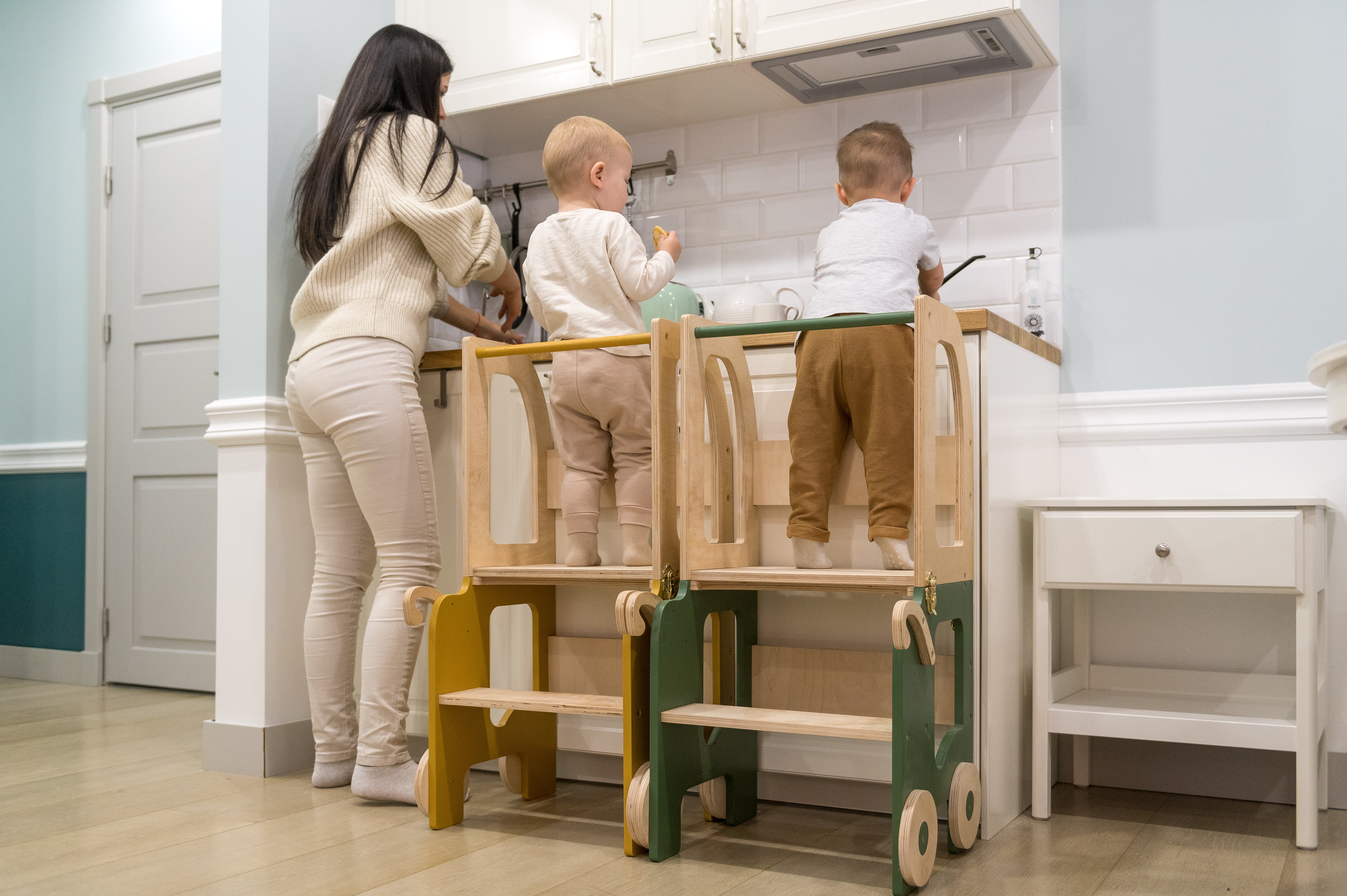 Montessori Køkkentrappe Til Barn  Safari-brun Og Naturfarvet