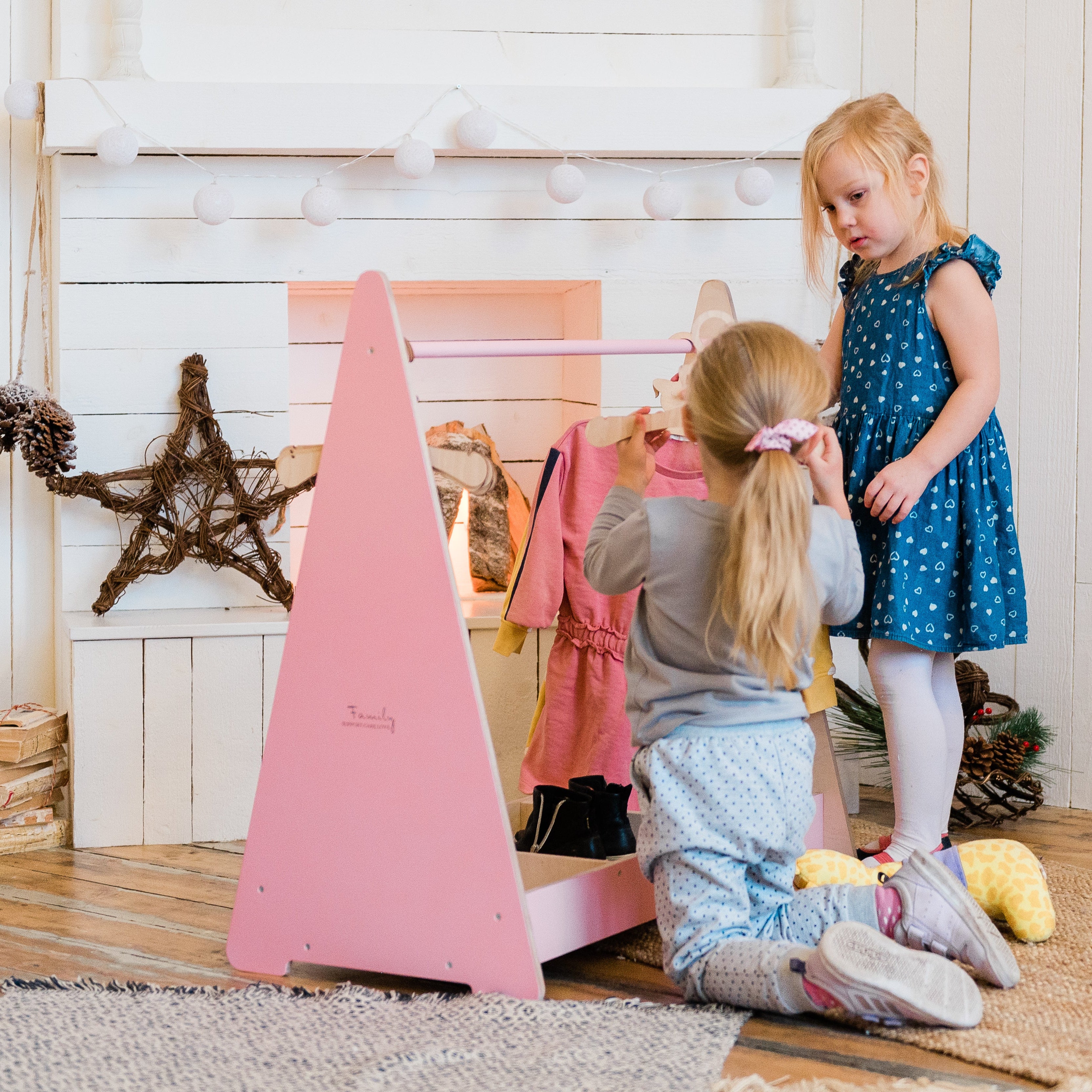 Montessori Tøjstativ Til Selvstændige Børn  Pink