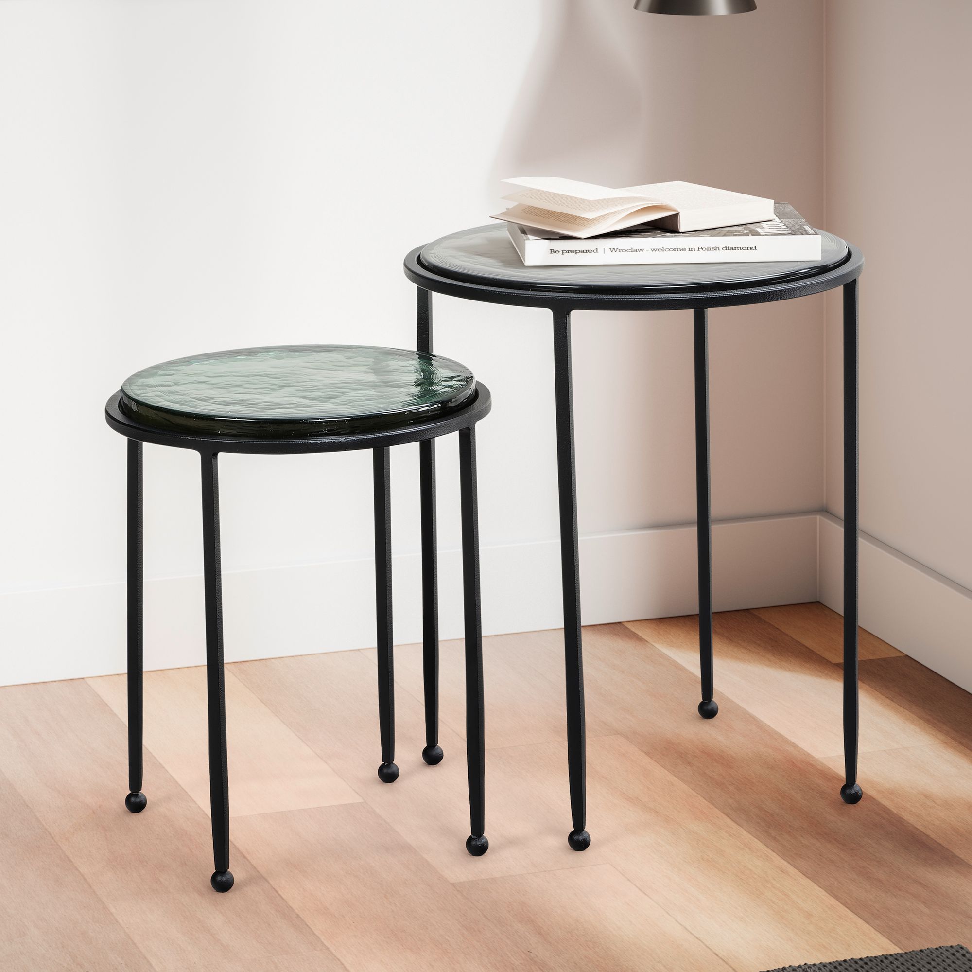 Rundt Sofabordssæt Med Kant: Glas  Metal Og Moderne Design