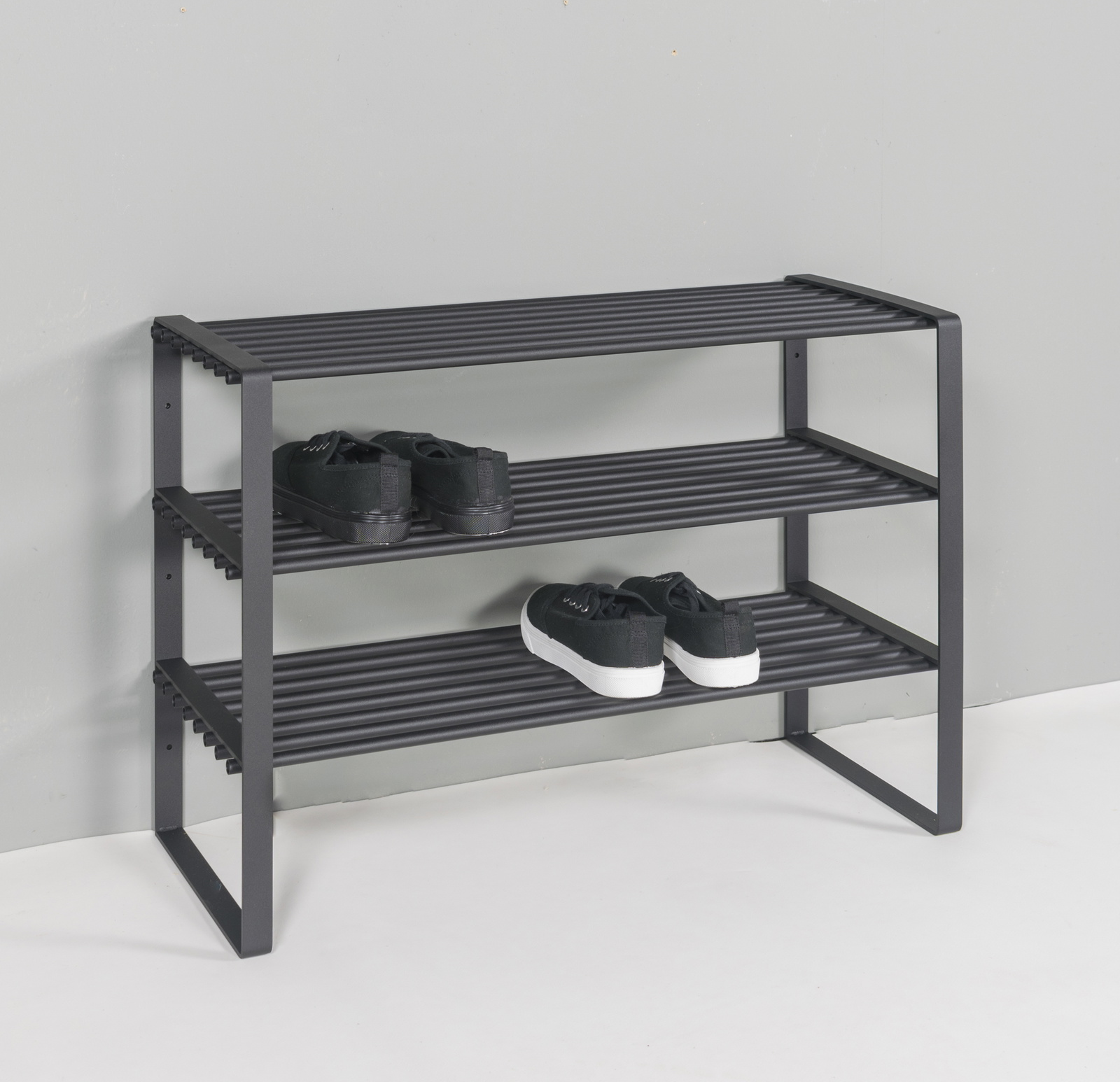 Væghængt Skoreol Spinder Design Rex   Mat Sort Stål    Hylder Til 12 Par  29 Cm Dybde