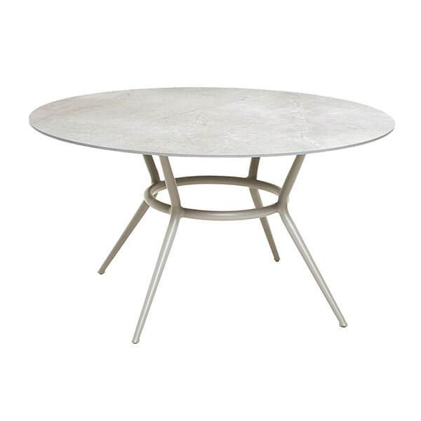 Cane-line Joy Spisebord Rundt ø144 Stel: Taupe Aluminium Bordplade: Fossil Grå Fossil Grey  Keramisk  : Erling Christensen Møbler