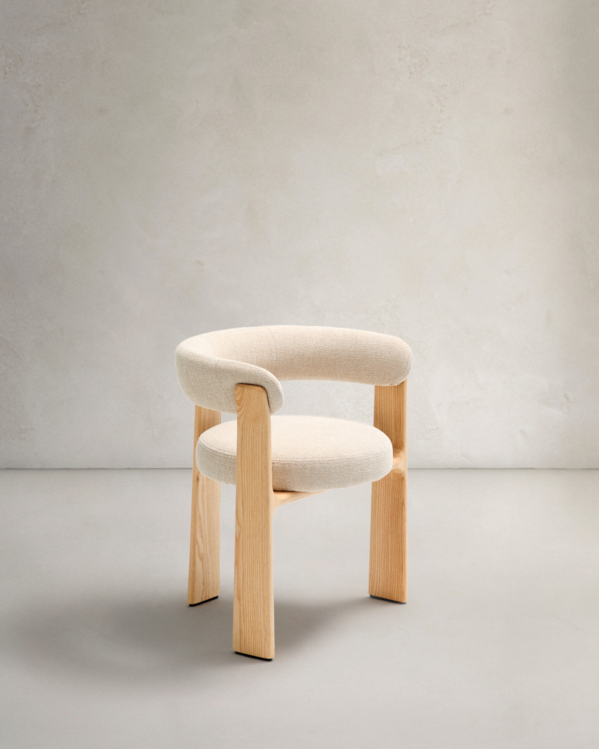 Kave Home Granite  -benet Spisebordsstol     Armlæn Beige Chenille Og Natur Asketræ