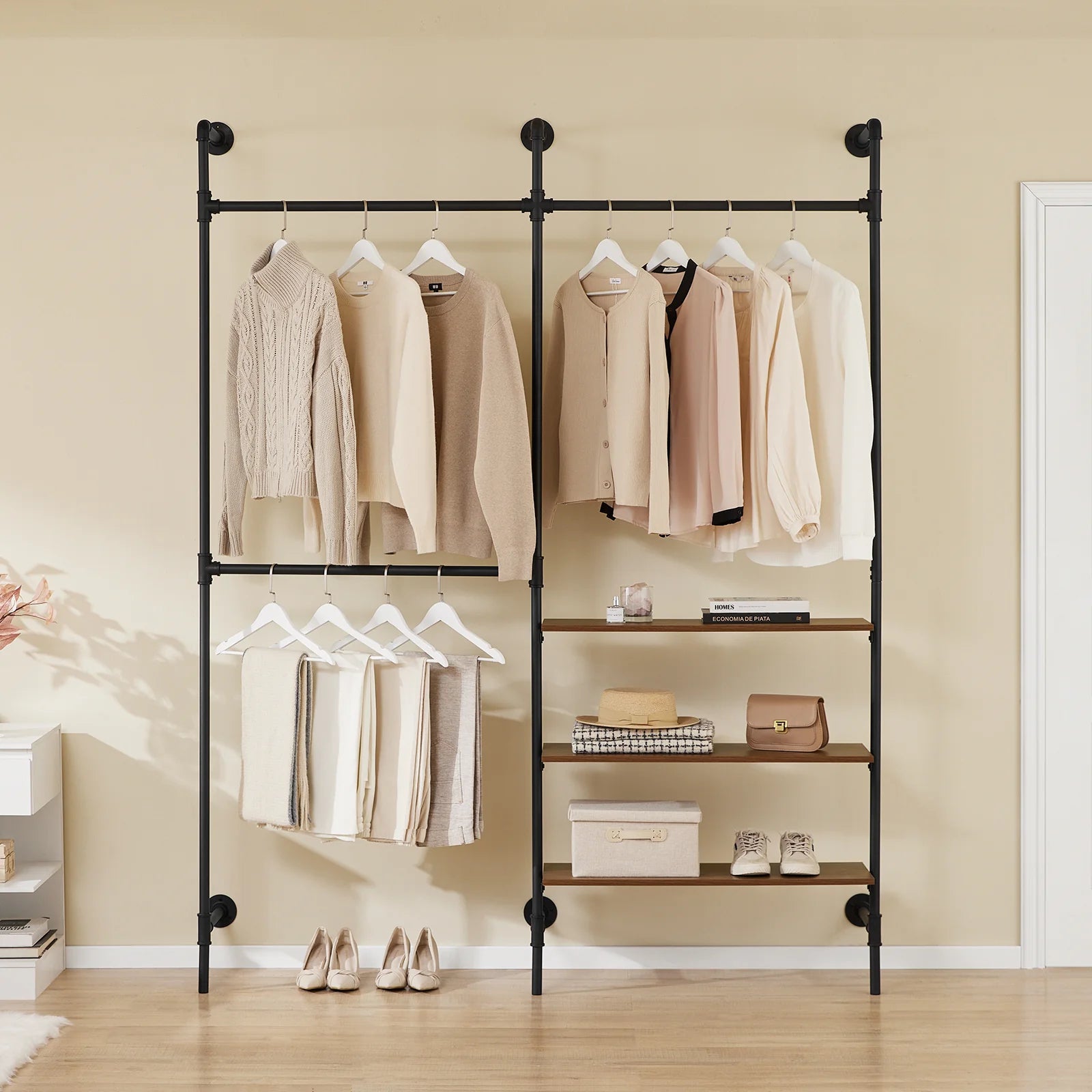 Pladsbesparende  åben Garderobe   Rå Industriel Stil  Vægmonteret