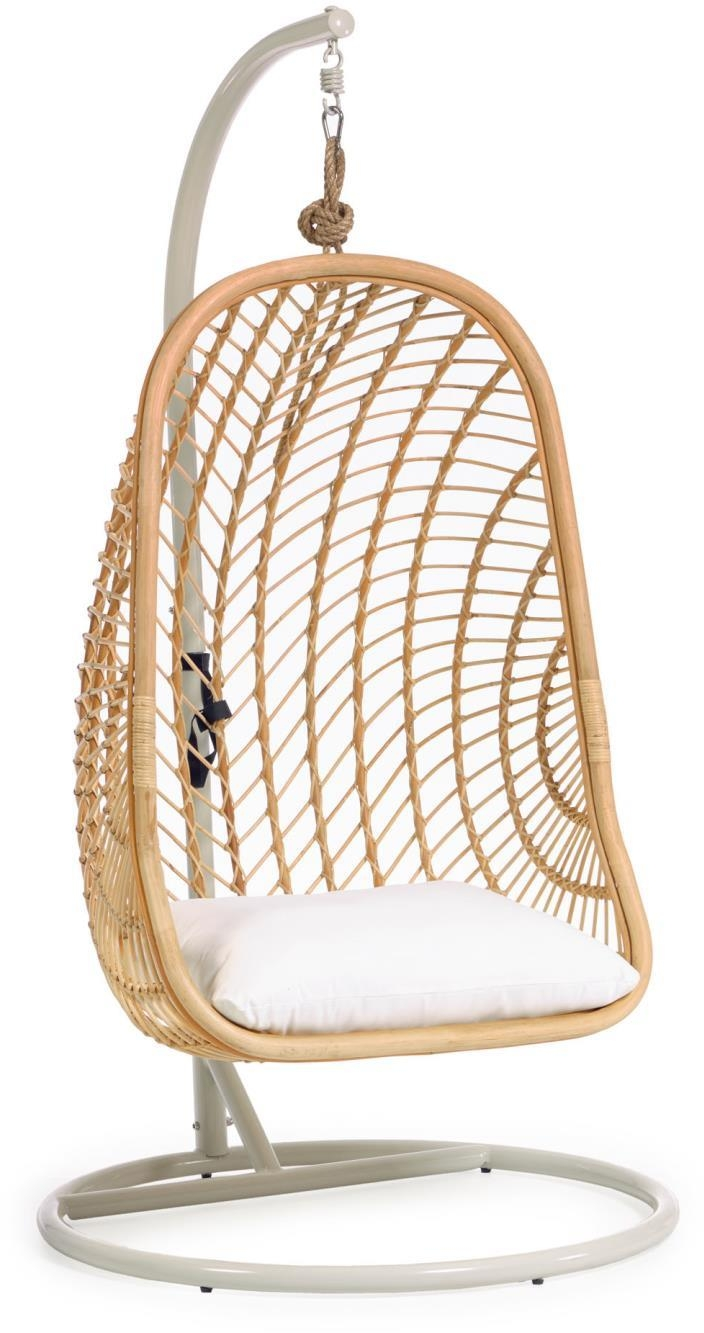 Udendørs Hængestol Kave Home Ekaterina Med Stativ   Naturlig Rattan Og Pude Natur Hvid
